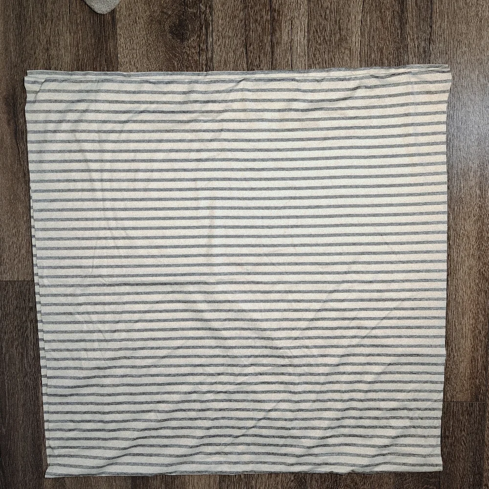 NuRoo Multi-functional Lightweight Soft Breathable‎ Nursing Scarf - Gray/Ivory